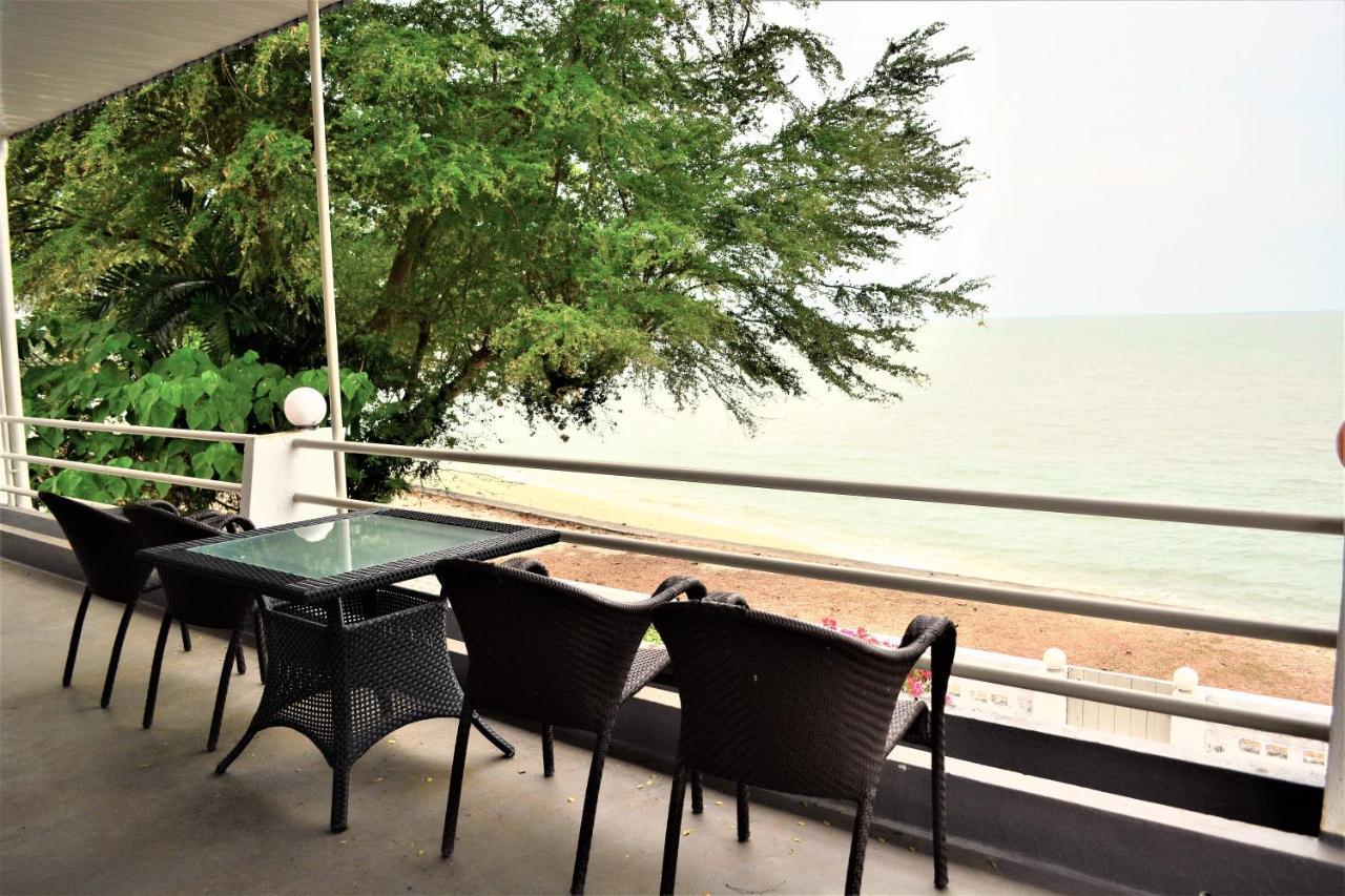 G&T'S Beach Front Villa Tanjung Bungah  Esterno foto