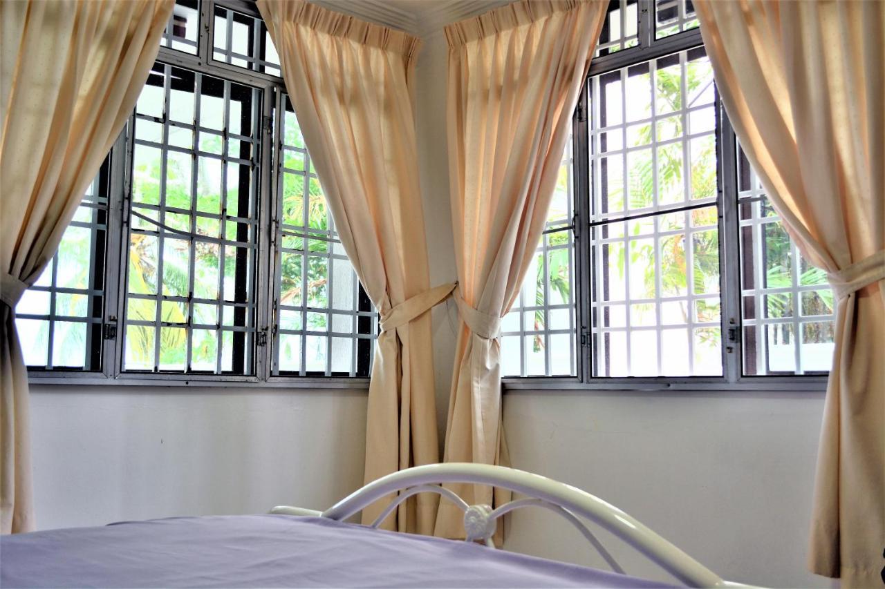 G&T'S Beach Front Villa Tanjung Bungah  Esterno foto