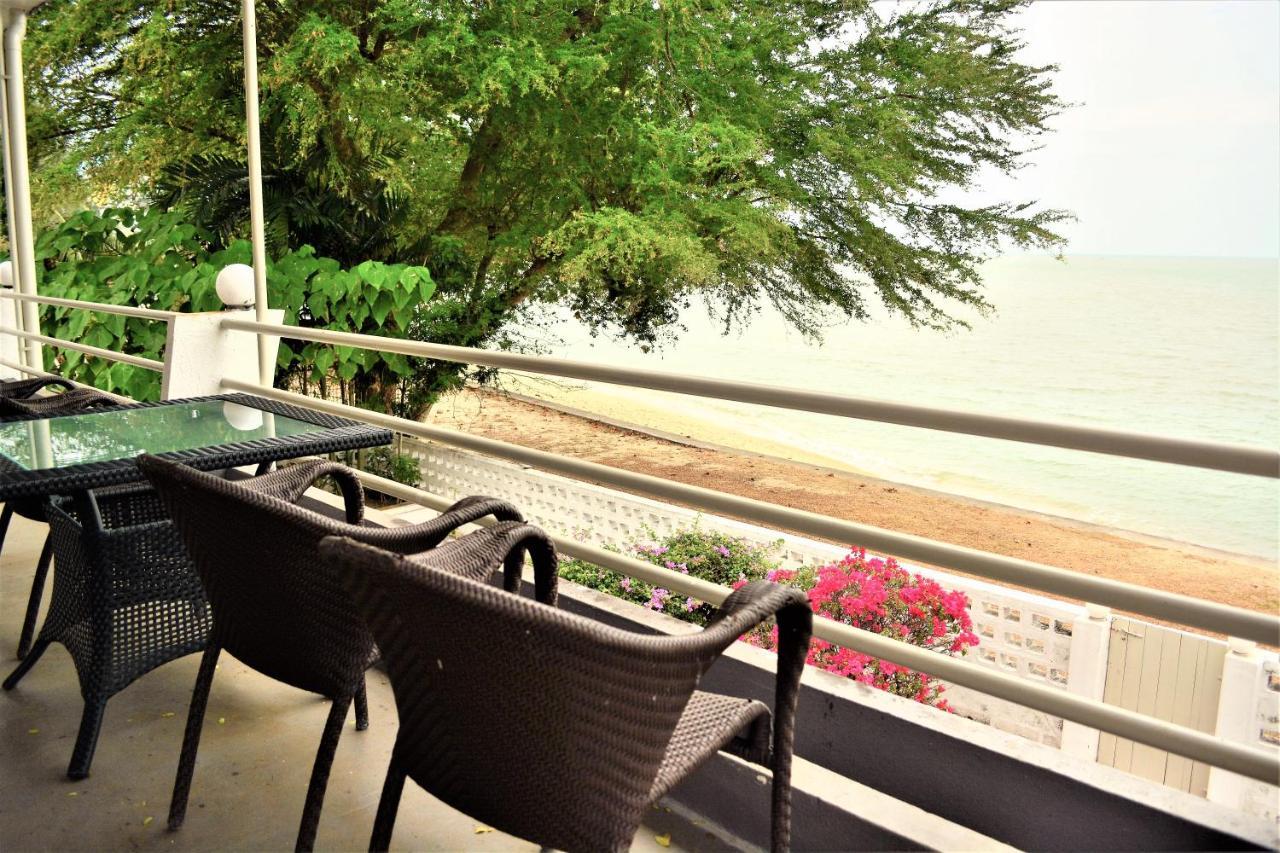 G&T'S Beach Front Villa Tanjung Bungah  Esterno foto