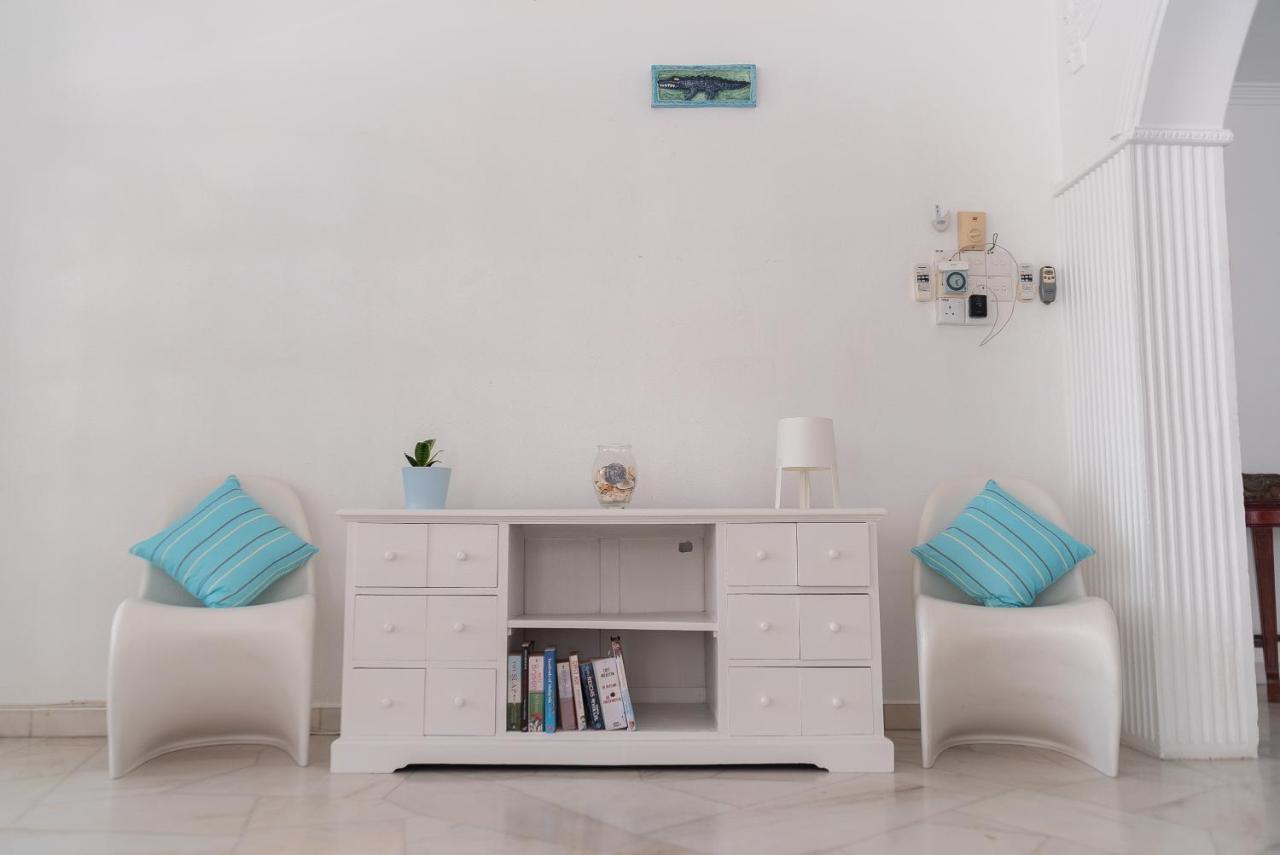 G&T'S Beach Front Villa Tanjung Bungah  Esterno foto