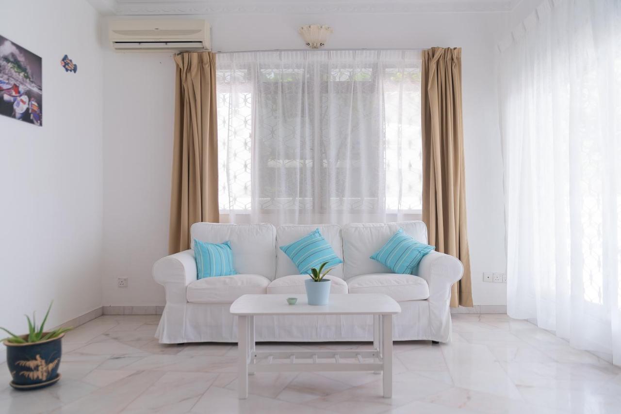 G&T'S Beach Front Villa Tanjung Bungah  Esterno foto