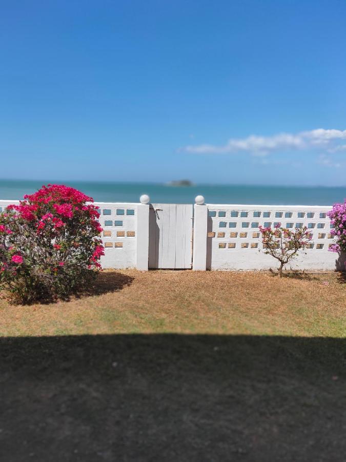 G&T'S Beach Front Villa Tanjung Bungah  Esterno foto